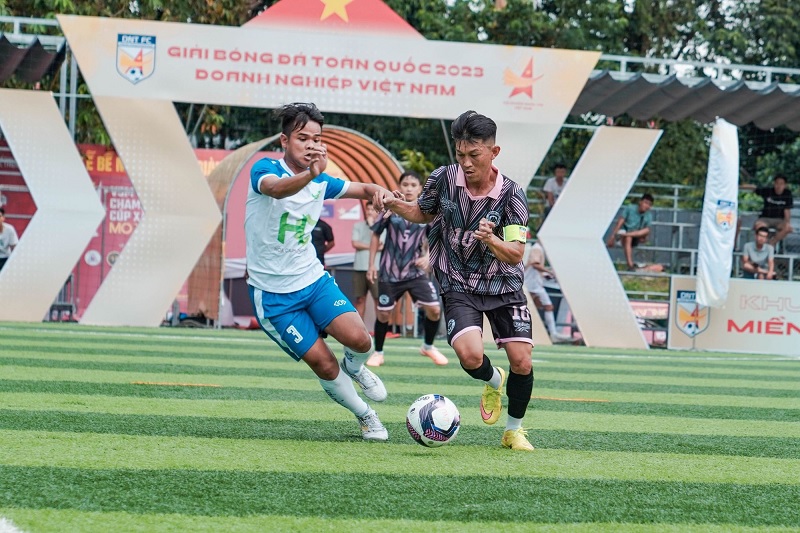 su-phat-trien-cua-bong-da-phui